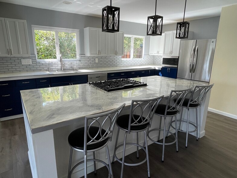 Bright and light kitchen - 1534 Oceanaire Dr