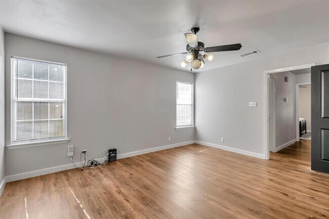 Building Photo - 1308 Troy Ln
