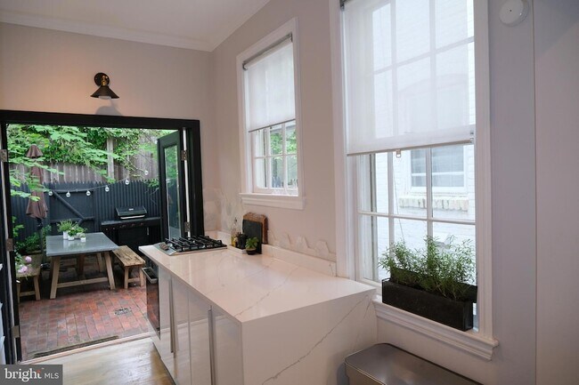Building Photo - 1337 28th St NW