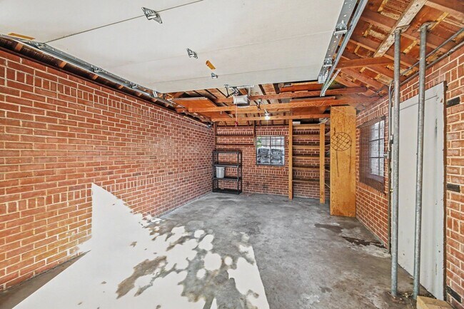 Building Photo - 963 S Columbine St
