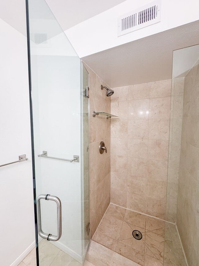 Building Photo - 2bd 2,5bath Townhome