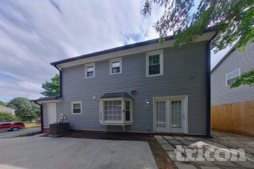 Building Photo - 8339 Mission Hills Rd
