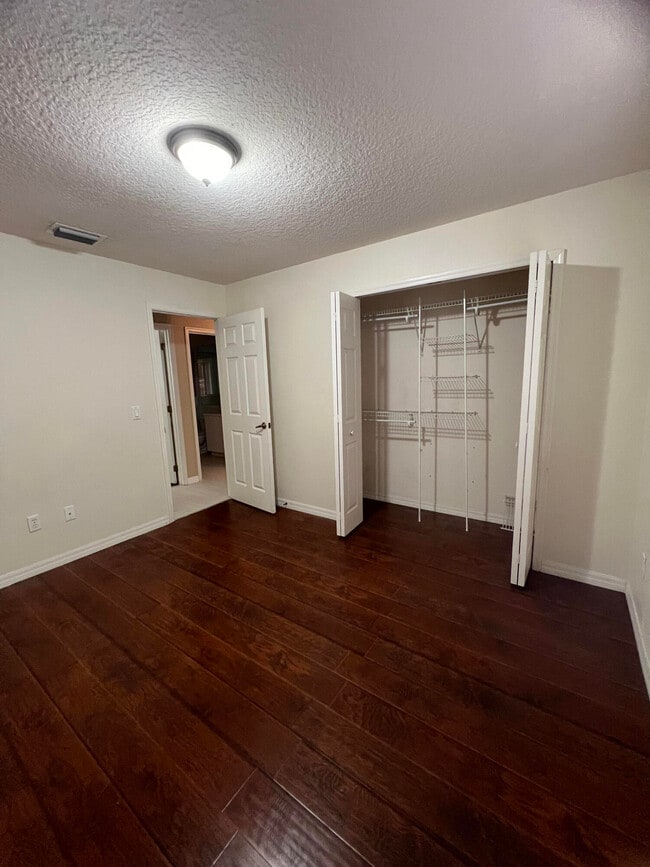 Building Photo - 1851 Abbeyridge Dr