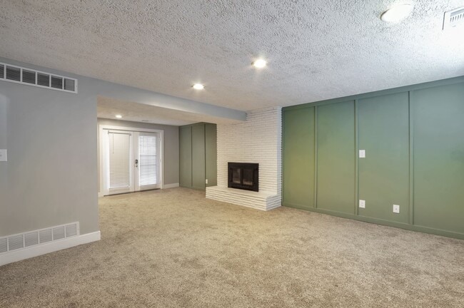 Building Photo - Simmons Duplex