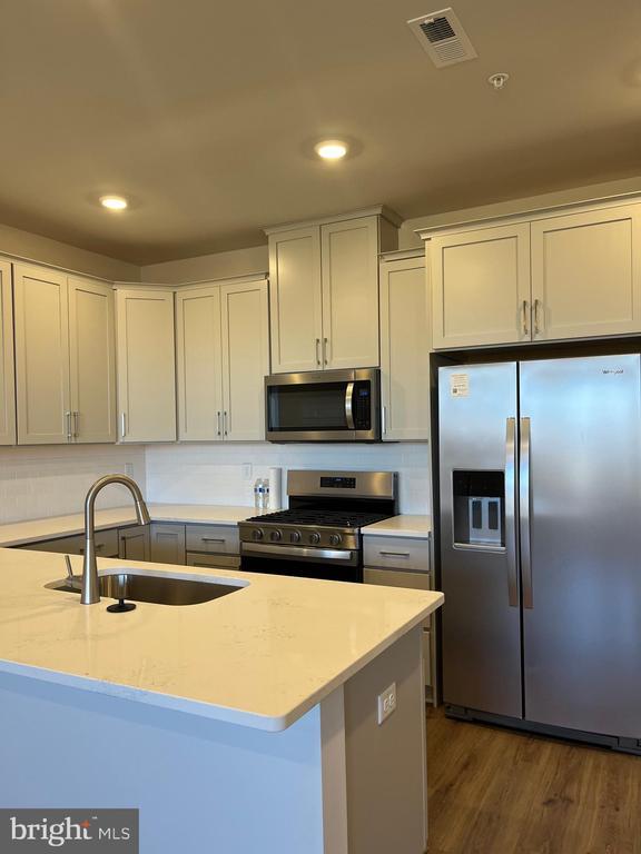 Building Photo - 741 Platinum Dr