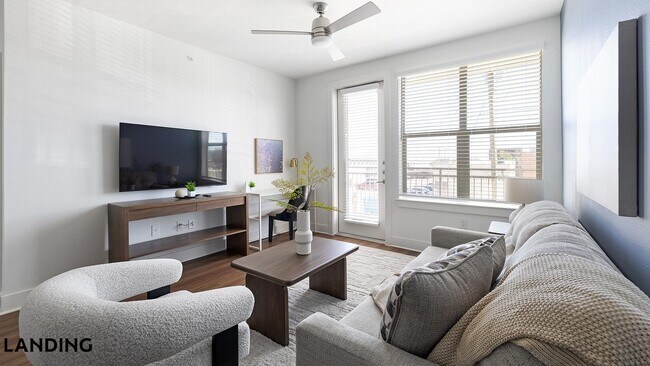 Building Photo - 108 N US Hwy 377