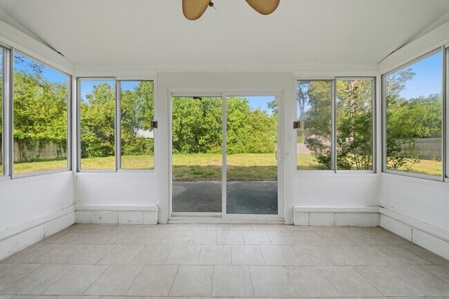 Building Photo - 313 Beacon Hill Ct