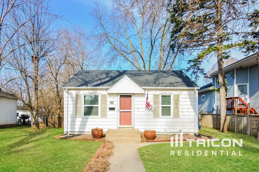 Primary Photo - 226 18th Ave N