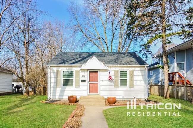 Primary Photo - 226 18th Ave N