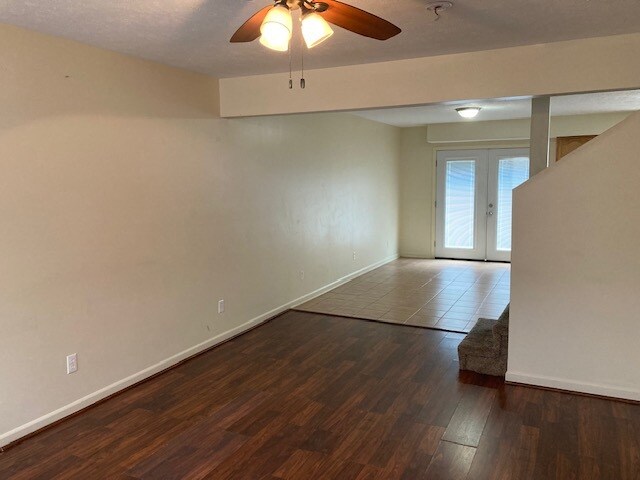 Building Photo - 211 Saratoga Cir