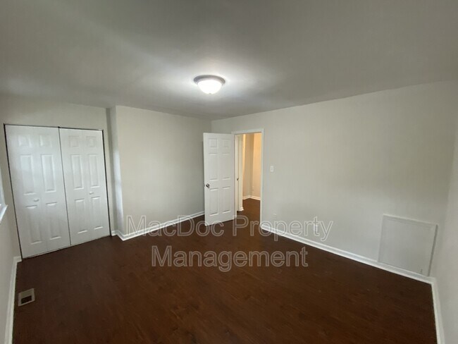 Building Photo - 531 Olde Greenwich Cir