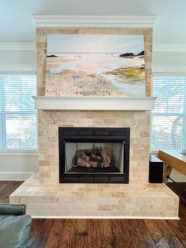 Building Photo - New, exclusive 3200 sq ft 4 bedroom/3.5bat...