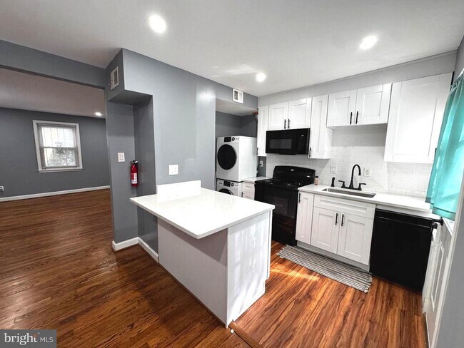 Building Photo - 3943 Pennsylvania Ave. SE