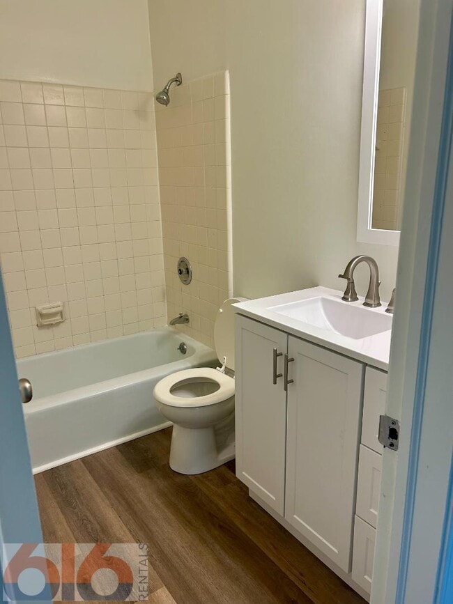 Building Photo - 630 56th St SE