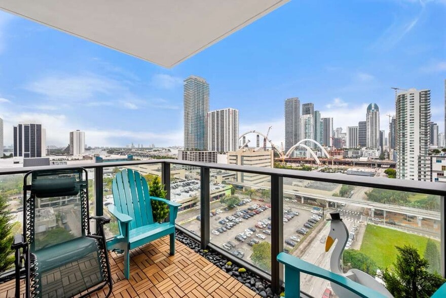 Building Photo - 1600 NE 1st Ave