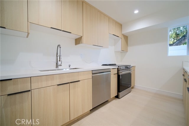 Building Photo - 257 S Ave 54