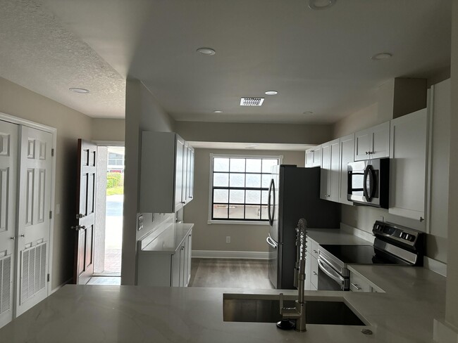Building Photo - 255 Paradise Blvd