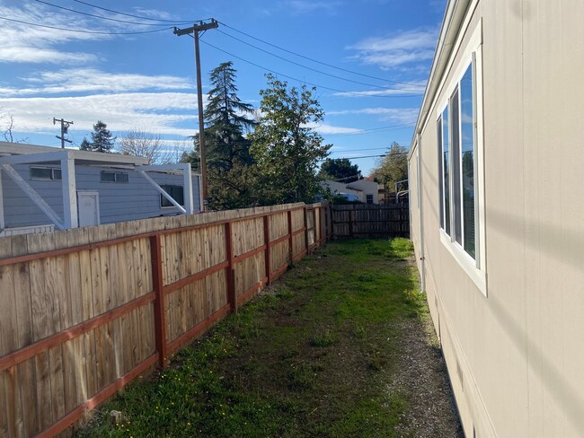 Building Photo - 3 Bedroom Mobile Home for Rent in Santa Rosa