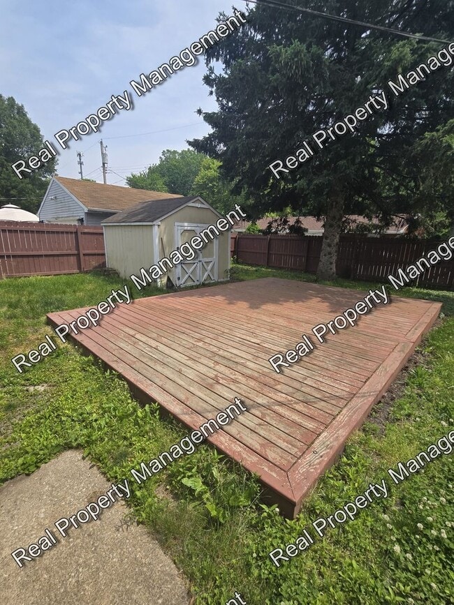 Building Photo - Three Bedroom Ranch