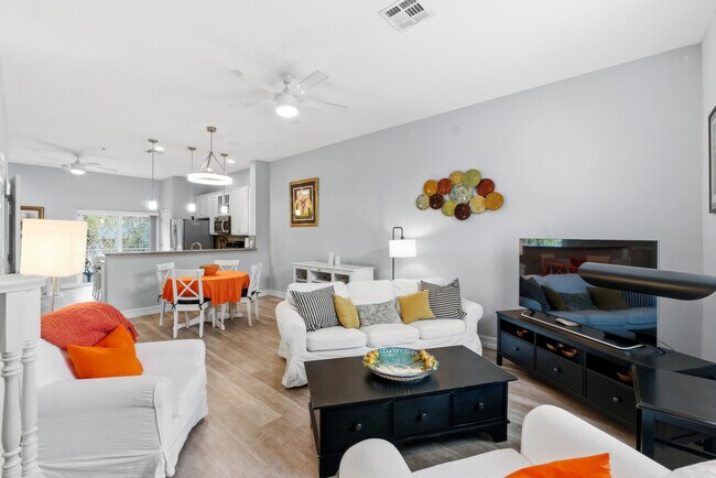 Building Photo - 2445 NE 14th St