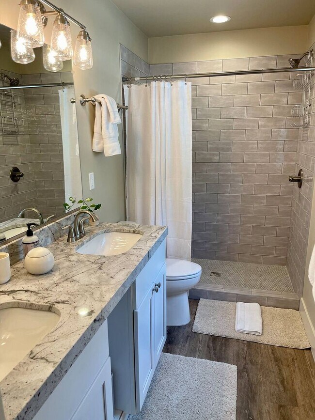 Building Photo - Modern 3 Bedroom 2.5 Bathroom House Close to Downtown Nevada City