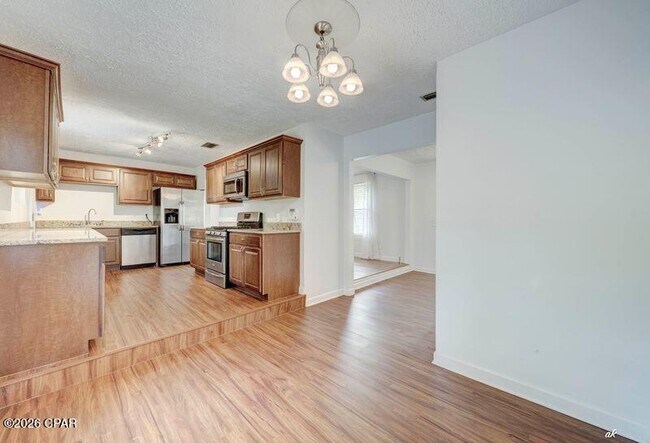 Building Photo - 108 N Marie Dr