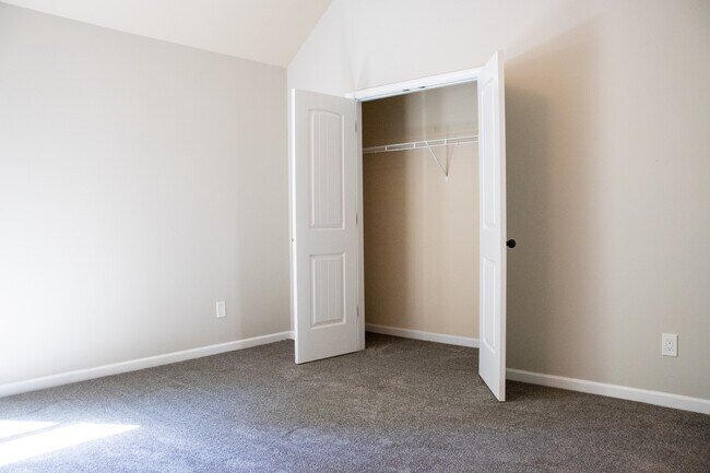 Building Photo - 1266 Coachman Way