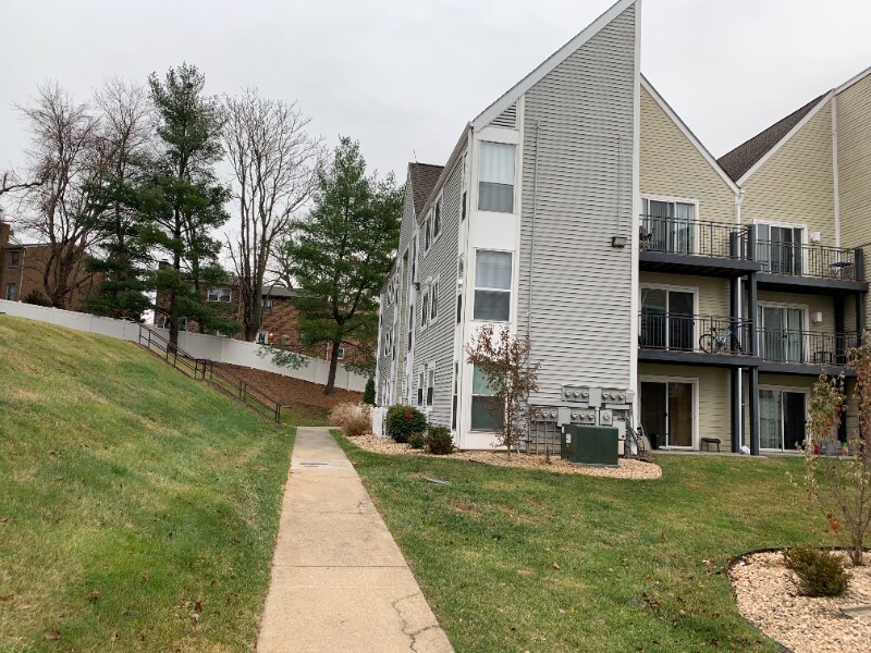 Building Photo - 1390 Hunters Rd