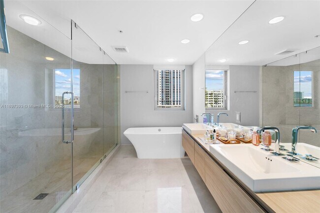 Building Photo - 17111 Biscayne Blvd