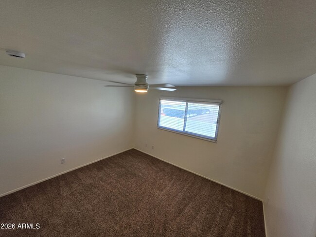 Building Photo - 731 E Vaughn Dr