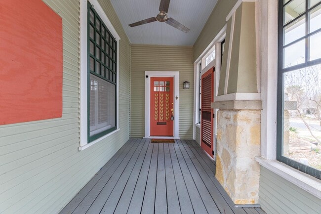 Building Photo - 1122 W Summit Ave.