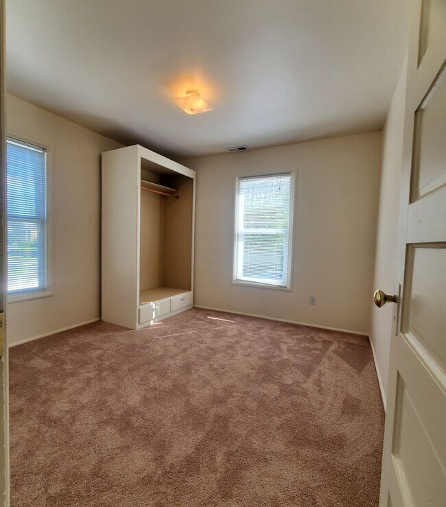 Building Photo - 1301 S 52nd St