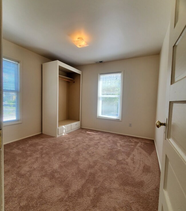 Building Photo - FG: 5046