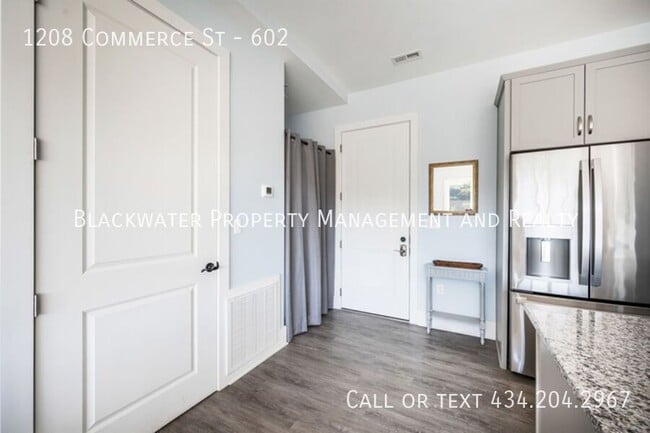 Building Photo - 1208 Commerce St