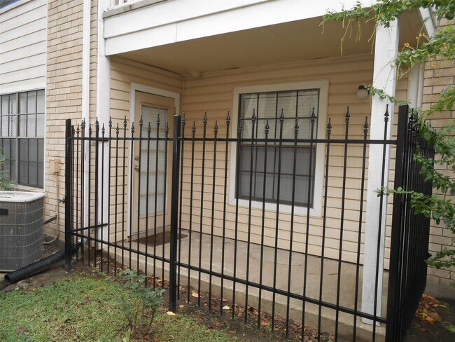 Building Photo - 2750 Holly Hall St