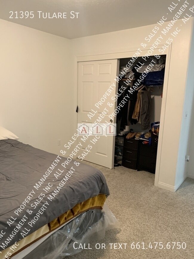 Building Photo - 21395 Tulare St