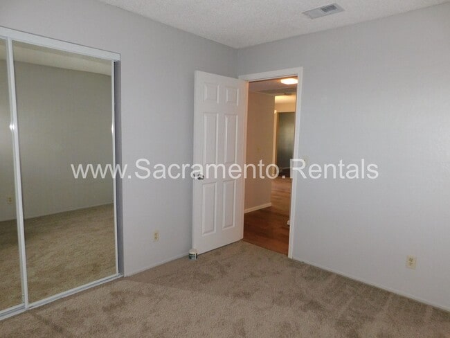 Building Photo - Updated 2bd/1ba Foothill Farms Duplex with 1 Car Garage