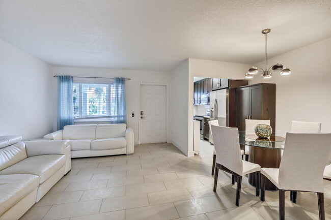 Building Photo - 581 Blue Heron Dr