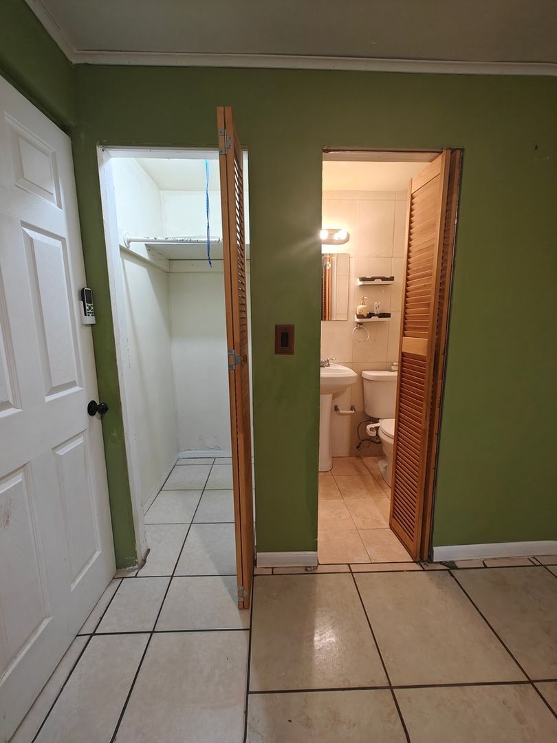 Building Photo - 76 NE 170th St