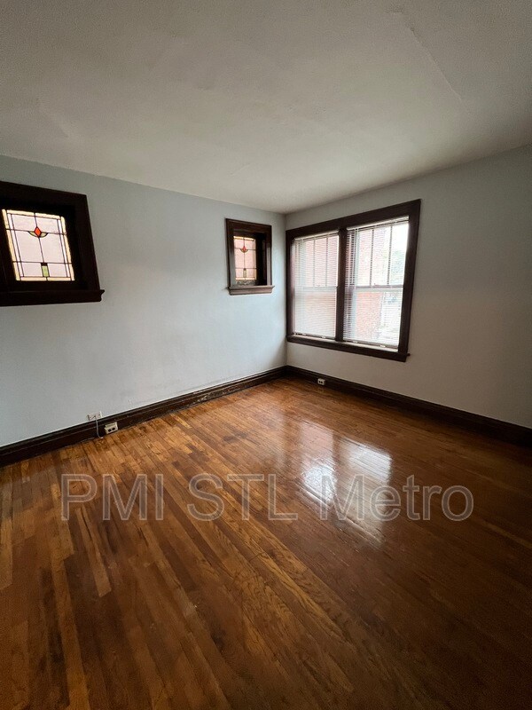 Building Photo - 8205-8207-8207 S Broadway