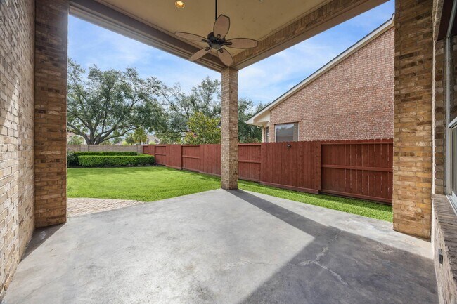 Building Photo - 5826 Santa Fe Springs Dr