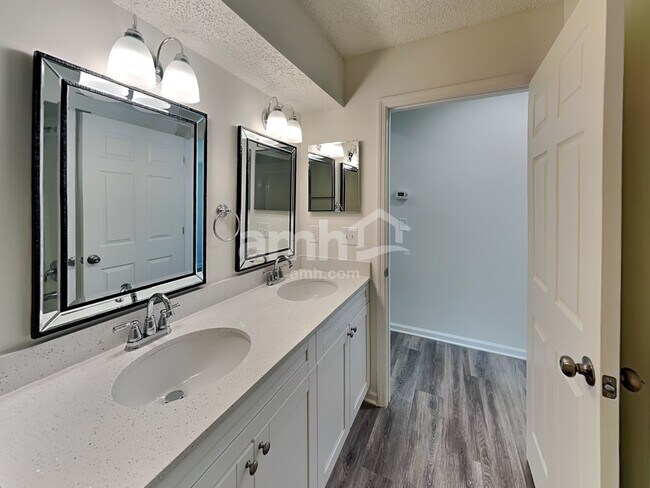 Building Photo - 145 Johns Glen Dr