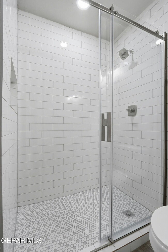 Building Photo - 3100 McKinley Ave