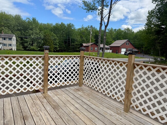 Building Photo - Nearly new 3 bedroom mobile home on a big ...
