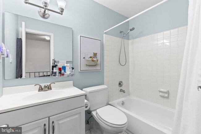 Building Photo - 2216 S Quincy St