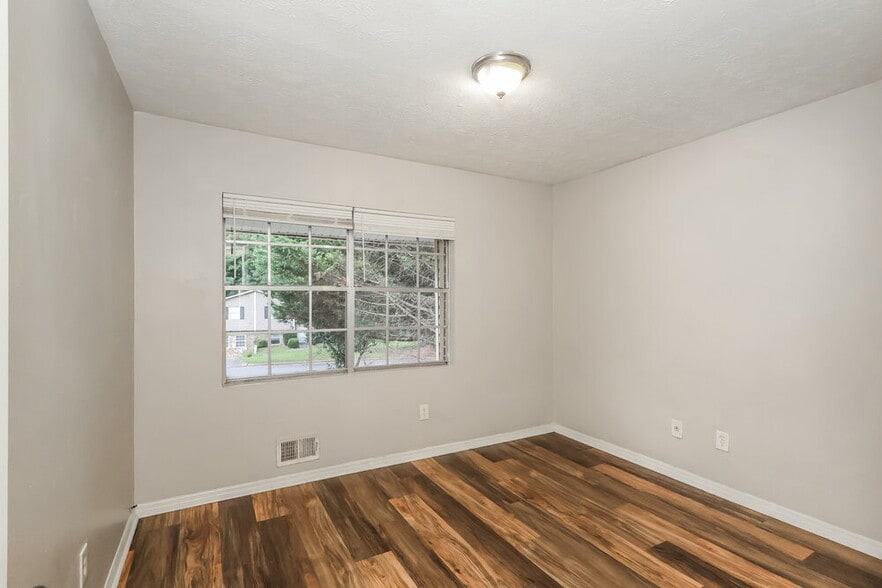 Building Photo - 4522 Doral Dr SW