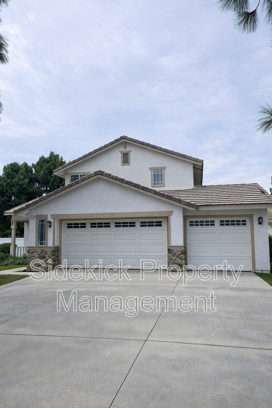 Building Photo - 1054 Fox Ct