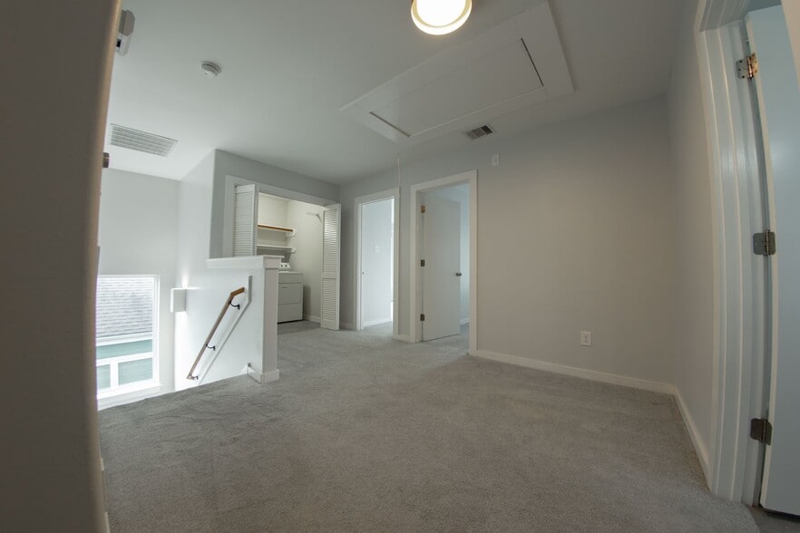 Building Photo - 1039 Hillstar St