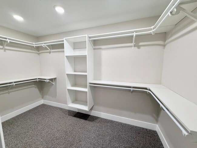 Building Photo - 7212 Shaver Dr
