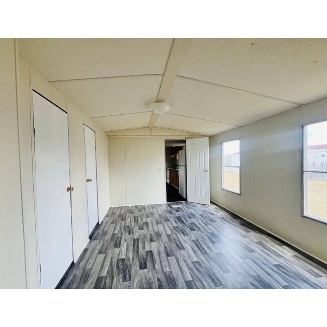 Building Photo - 301 Reid Ct